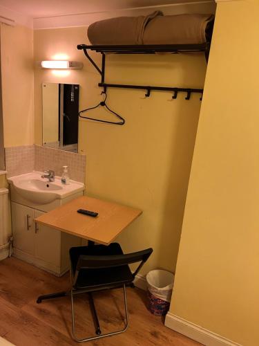 room detail thumbnail 2