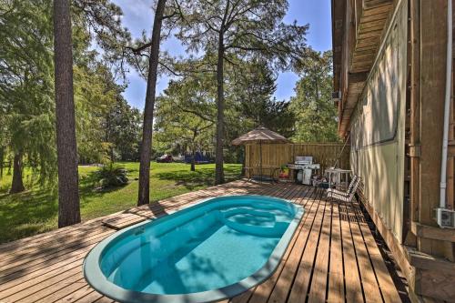Riverfront Houston House with Deck and Private Dock! - image 10