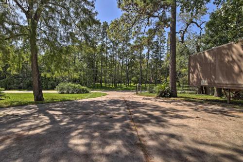 Riverfront Houston House with Deck and Private Dock! - image 12