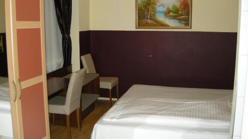 Single Room image 2