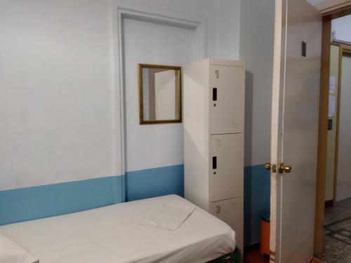 SAN REMO HOSTEL - image 8