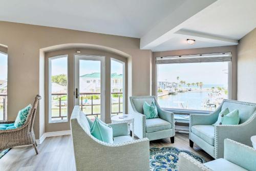 Gorgeous Waterfront Home Near Rockport Beach! - image 13