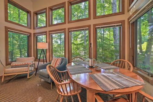 Ski-In and Ski-Out Boyne Mountain Condo on Boyneland! - Apartment - Boyne Falls