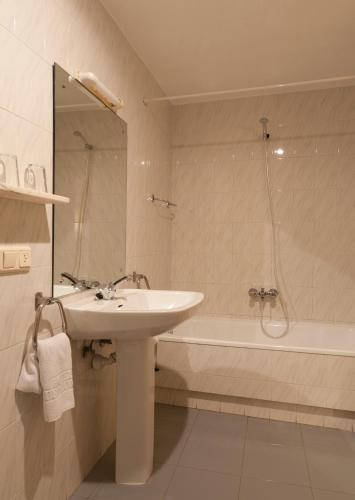 Hotel Norte y Londres - image 13