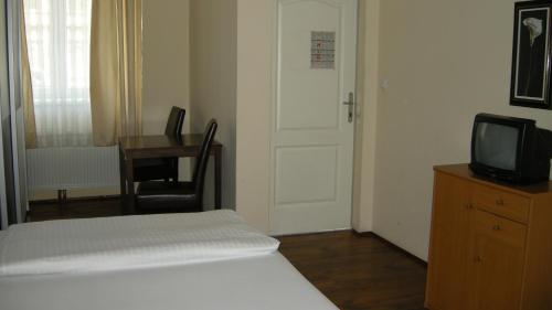 Triple Room image 2
