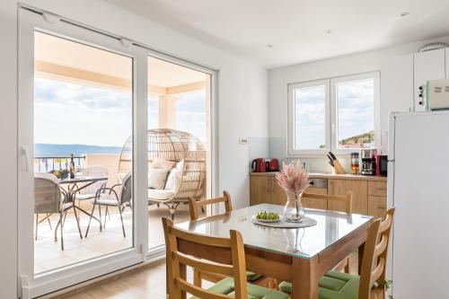 陽台/露台, Luxurious apartments Bona fide in 米美沙