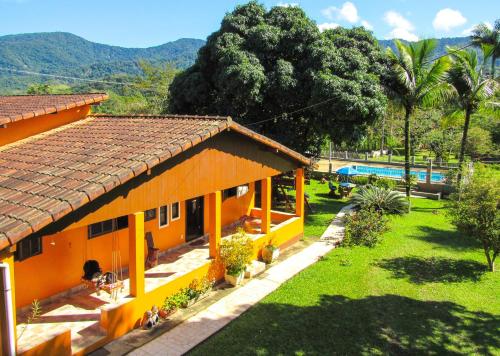 Casa de campo c piscina e churrasq em Saquarema RJ