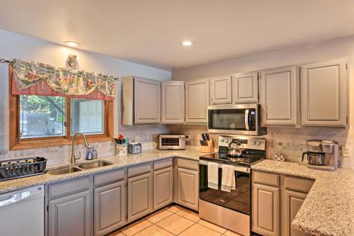 Pet-Friendly Tobyhanna Home with Dock and Lake Views! in Tobyhanna, USA