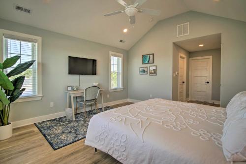 Gorgeous Newly Built Home: Golf Course View! - Tap to explore photos