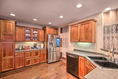 Pet-Friendly Des Moines Home with Fenced Yard! in Des Moines, USA