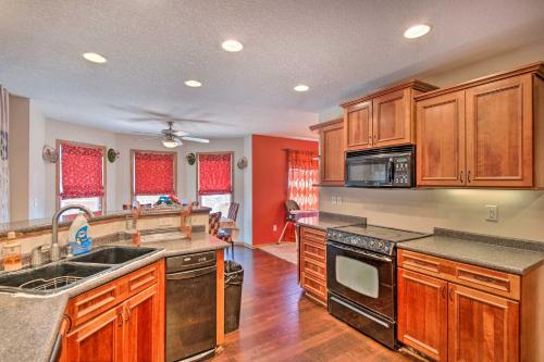 Pet-Friendly Des Moines Home with Fenced Yard! in Des Moines, USA