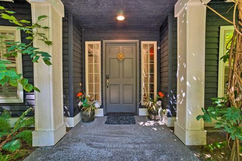 Beautiful Wine Country Home w/ Hot Tub & Lake View in Cottage Lake (WA)