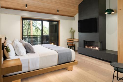 1 king bed, 1 sofa bed