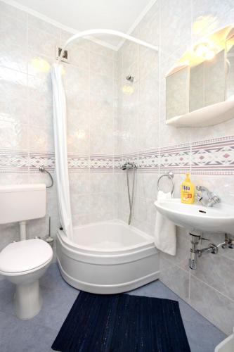 浴室, Double Room Zivogosce - Porat 2733a in 捷科高斯切