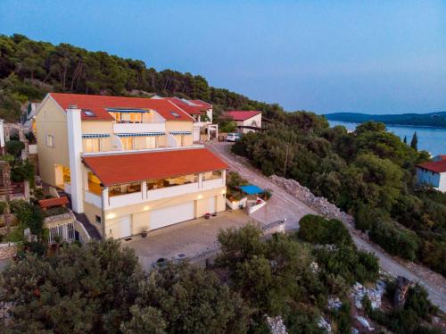  Apartments by the sea Tisno, Murter - 3209 in Tisno
