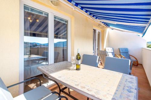 Apartments by the sea Tisno Murter - 3209 - image 5