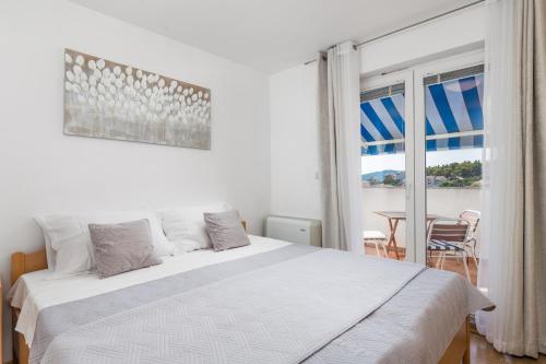 Apartments by the sea Tisno Murter - 3209 - image 9