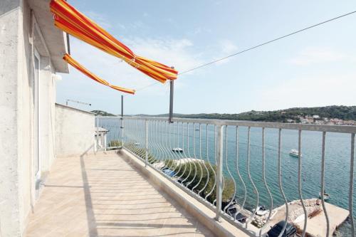 Apartments by the sea Tisno Murter - 3224 - image 3