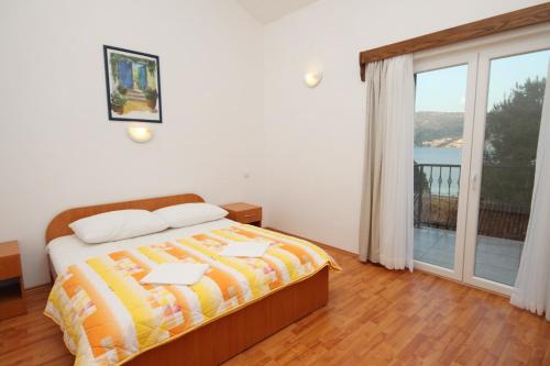 Apartments by the sea Rogoznica - 3262 - image 9