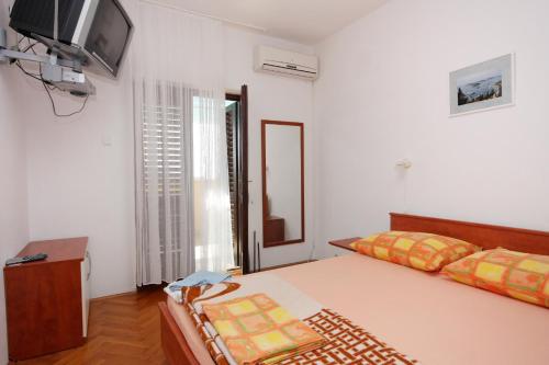 Apartments with a parking space Hvar - 3229 - image 10