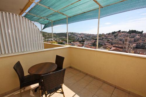 Apartments with a parking space Hvar - 3229 - main image