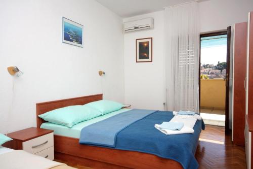 Apartments with a parking space Hvar - 3229 - image 14