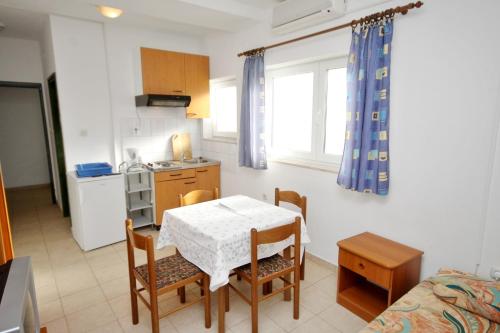 Apartments by the sea Rtina - Miletici Zadar - 3257 - image 6