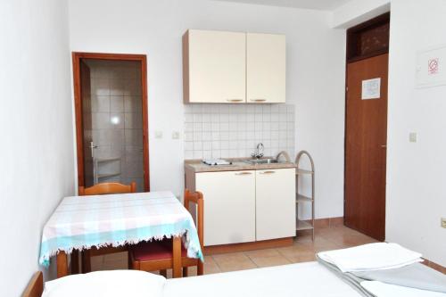 Apartments by the sea Rtina - Miletici Zadar - 3257 - image 9