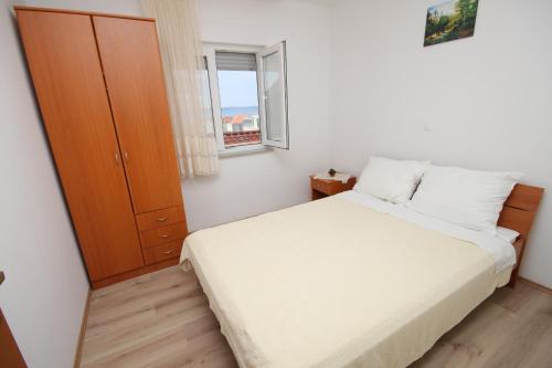 Apartments with a parking space Petrcane Zadar - 3300 - image 3