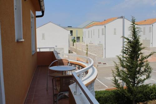 Apartments with a parking space Petrcane Zadar - 3300 - image 5
