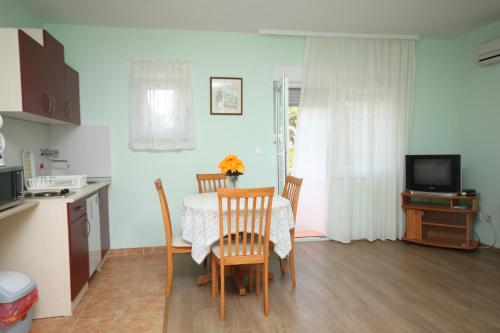 Apartment Petrcane 3300b - image 13