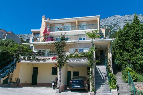  Apartments and rooms with parking space Brela, Makarska - 2717, Pension in Brela