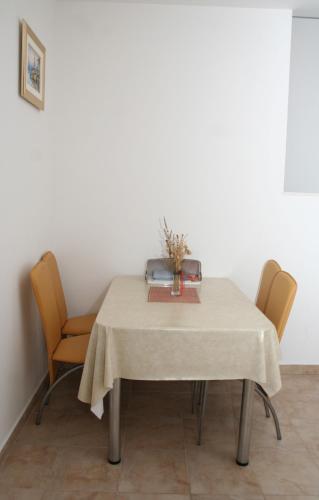 Apartments by the sea Bilo Primosten - 3090 - image 14