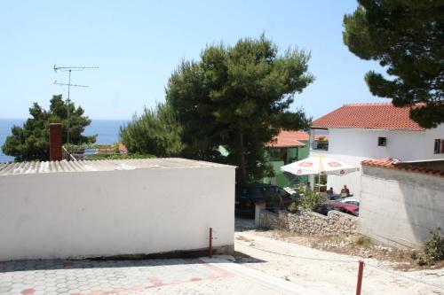 Apartments by the sea Bilo Primosten - 3090 - image 4