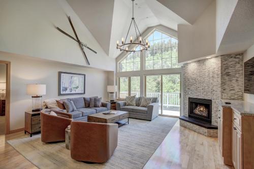 Four-Bedroom Apartment room in Luxury 4 bedroom Premier Residence at St James Place condo