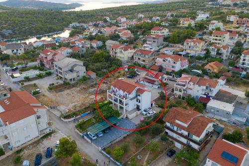  Apartments for families with children Grebastica, Sibenik - 477 in Bašelovići