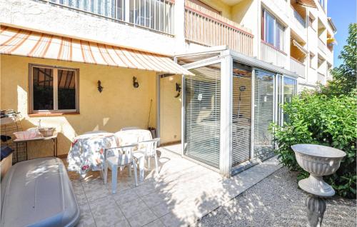 Awesome Apartment In Six-fours-les-plages With Wifi