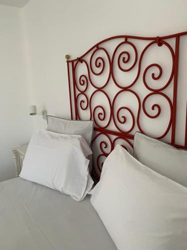 1 queen bed, 1 sofa bed