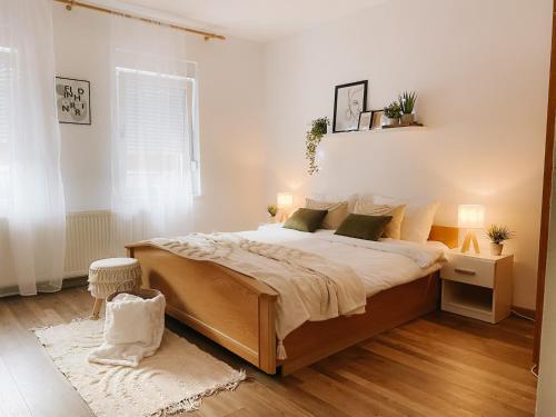 Cozy 2-Bedroom Boho-Themed Home - Apartment - Caransebeş