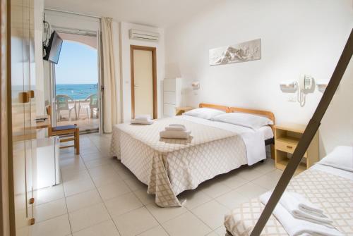 Quadruple Room with Sea View