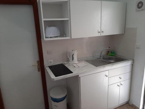 Apartment in Mpenitses with Sea Views & Pool, Benitses (Foto 10)