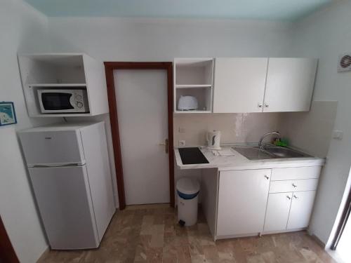 Apartment in Mpenitses with Sea Views & Pool, Benitses (Foto 3)