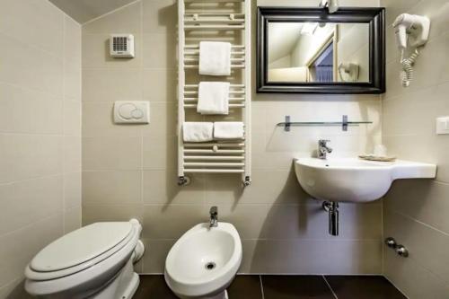 Double Room - Disability Access image 8