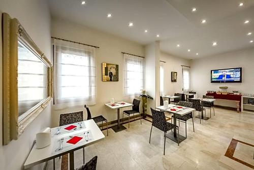 Double Room - Disability Access image 6