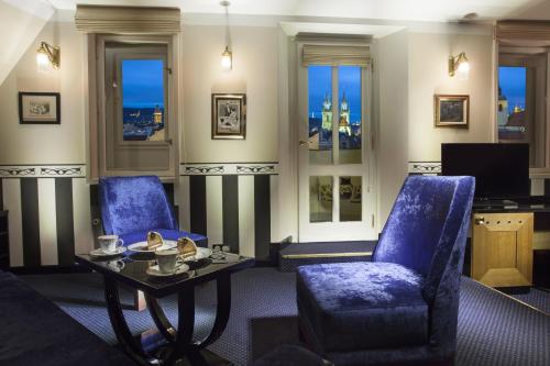 room detail thumbnail 1