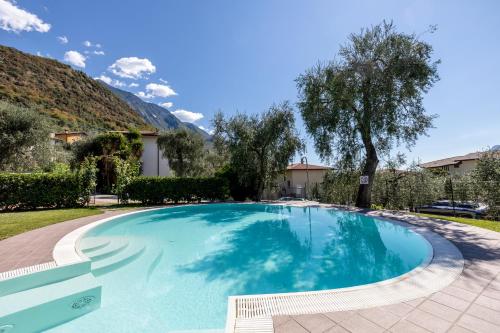2 bedrooms, 5 beds