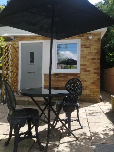 Вхід, Quest Fulfiller - Near General Hospital, Free Parking & Garden in Coxford