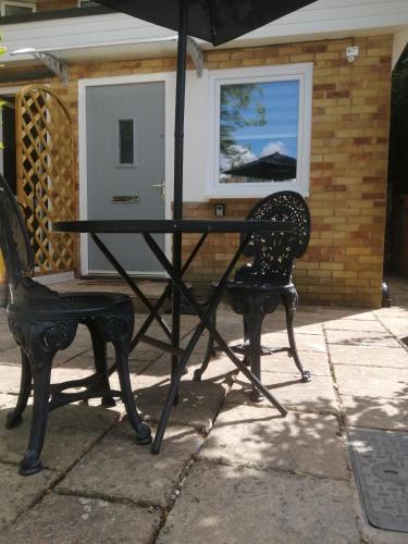 Вхід, Quest Fulfiller - Near General Hospital, Free Parking & Garden in Coxford