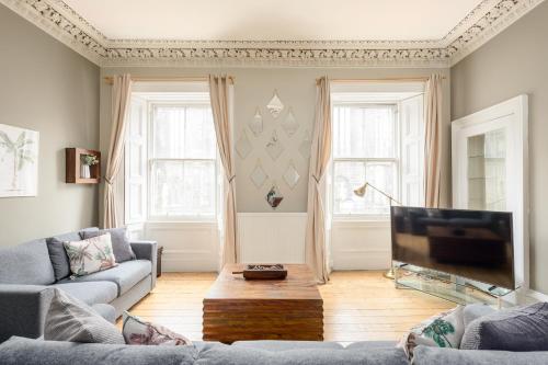 2 Bed Old Town Apartment - Next To Castle, Эдинбург (фото 2)