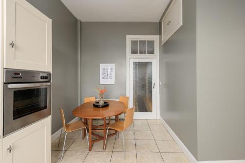 2 Bed Old Town Apartment - Next To Castle, Эдинбург (фото 8)